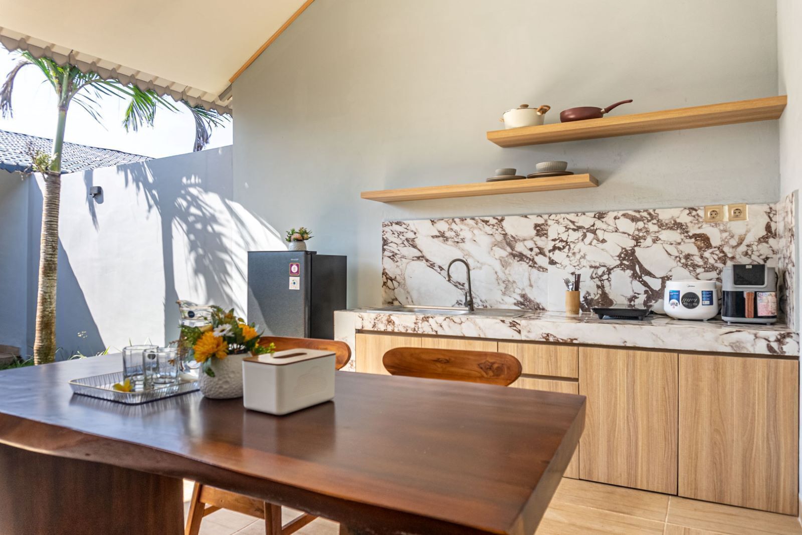 Fridge, microwave, stovetop