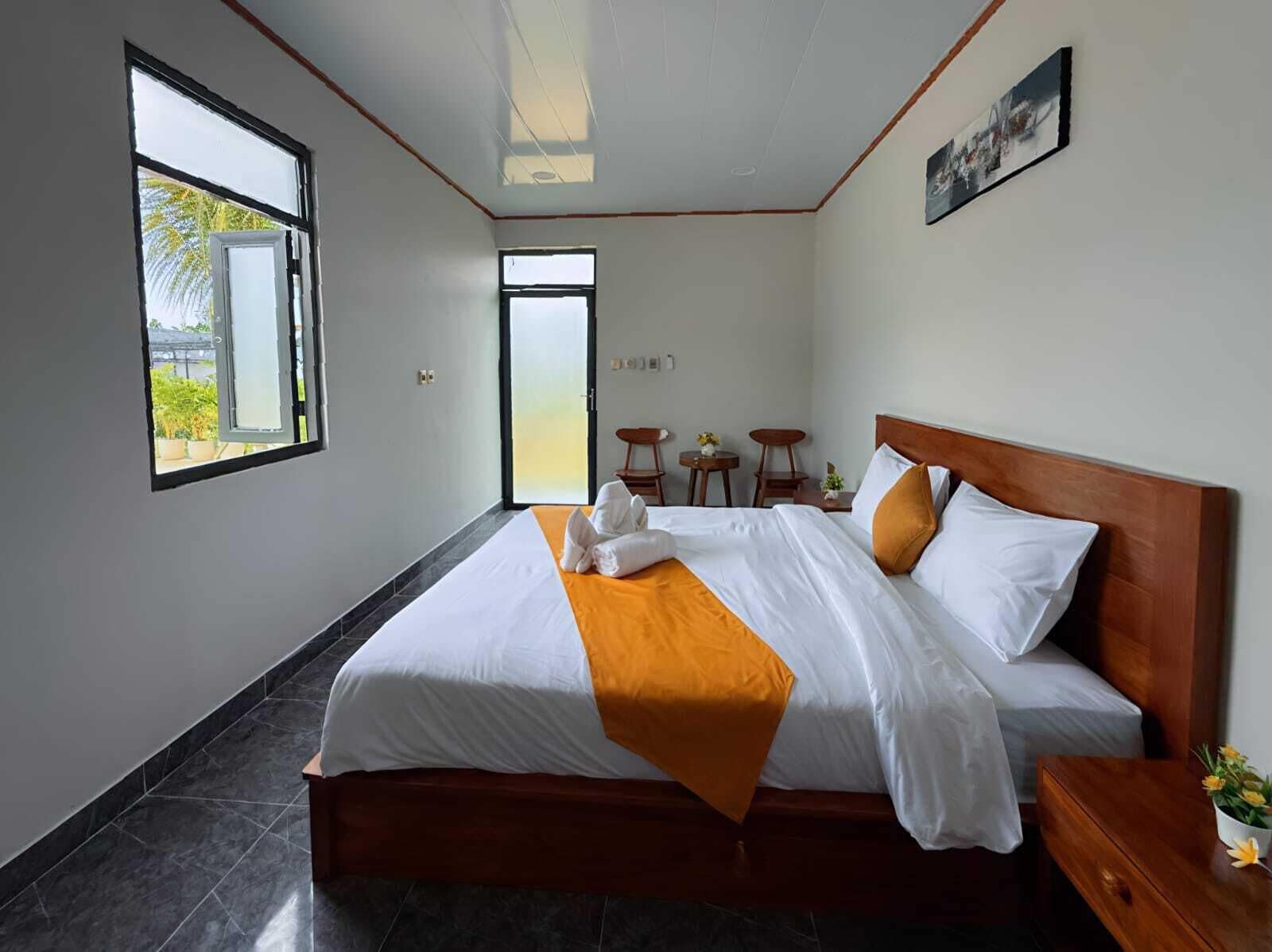 Quarto casal superior | Escrivaninha, Wi-Fi de cortesia