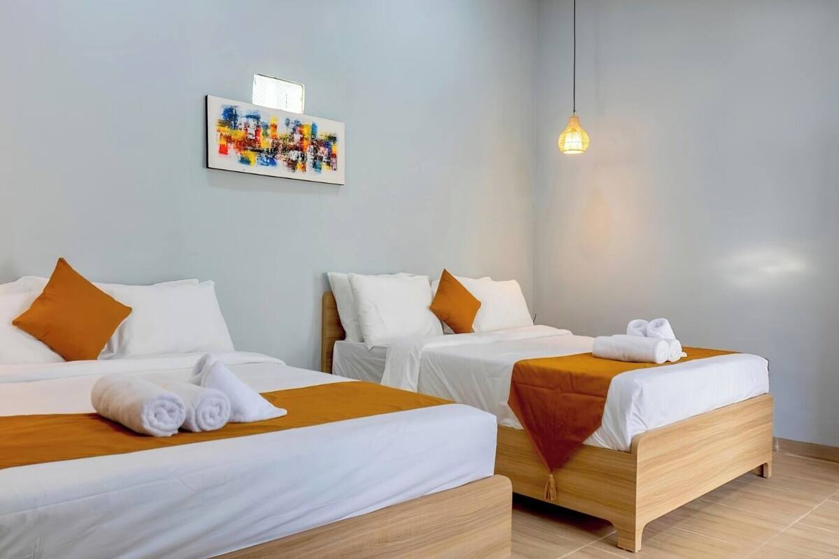 Family Twin Room, Balcony | Meja, Wi-fi percuma 