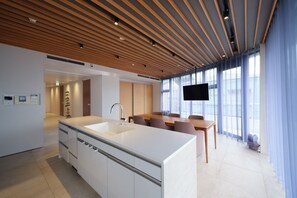 Villa, Balcony, Sea View | Private kitchen - lili villa hayama (Hayama)