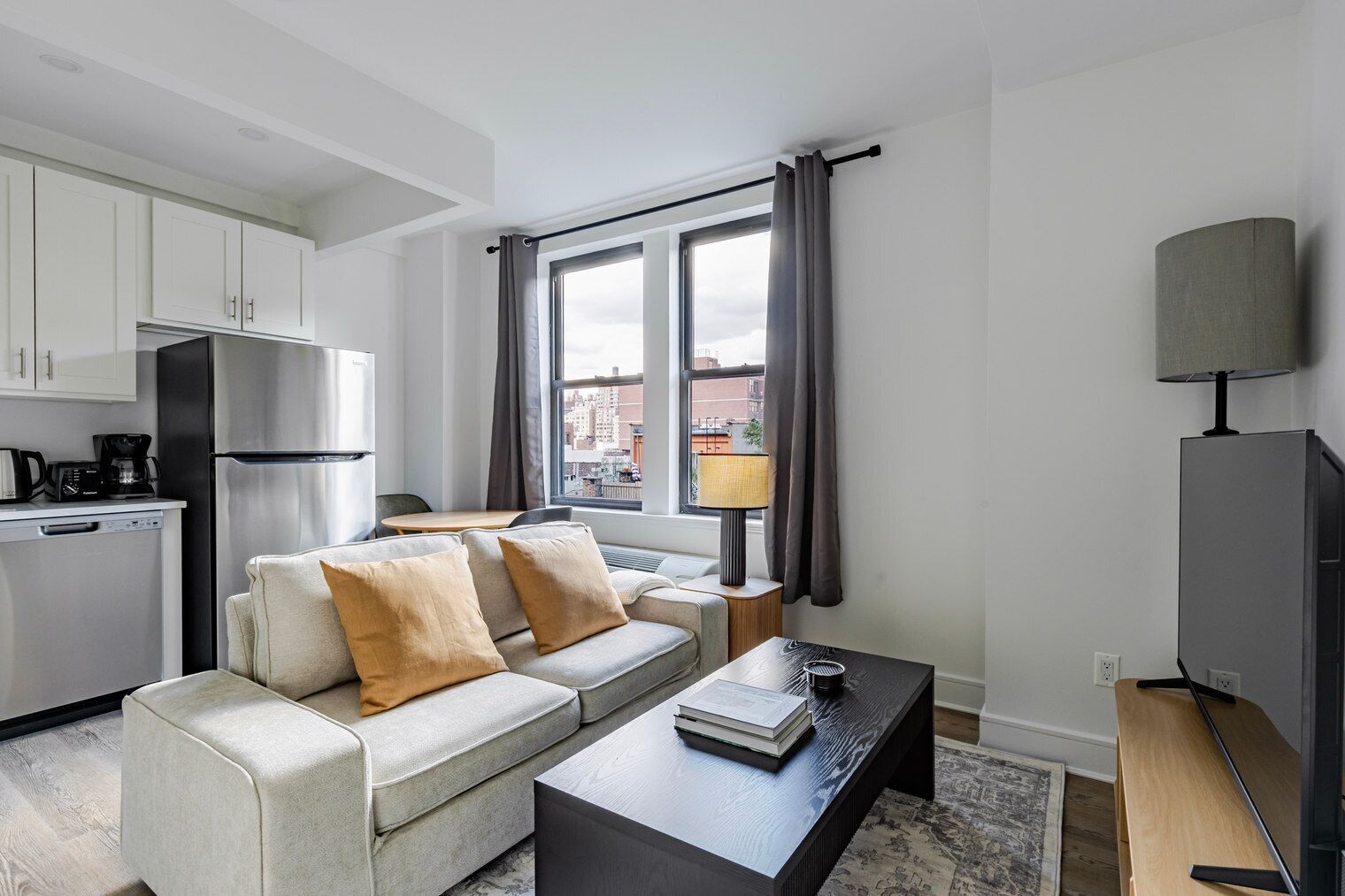 Télévision, chaîne hi-fi