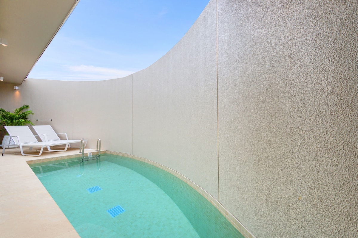 Private pool