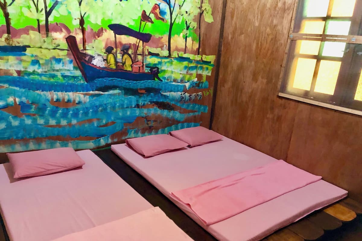Standard Triple Room | Meja