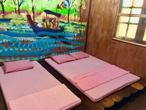 Standard Triple Room | Desk - Audi Guest House (George Town)