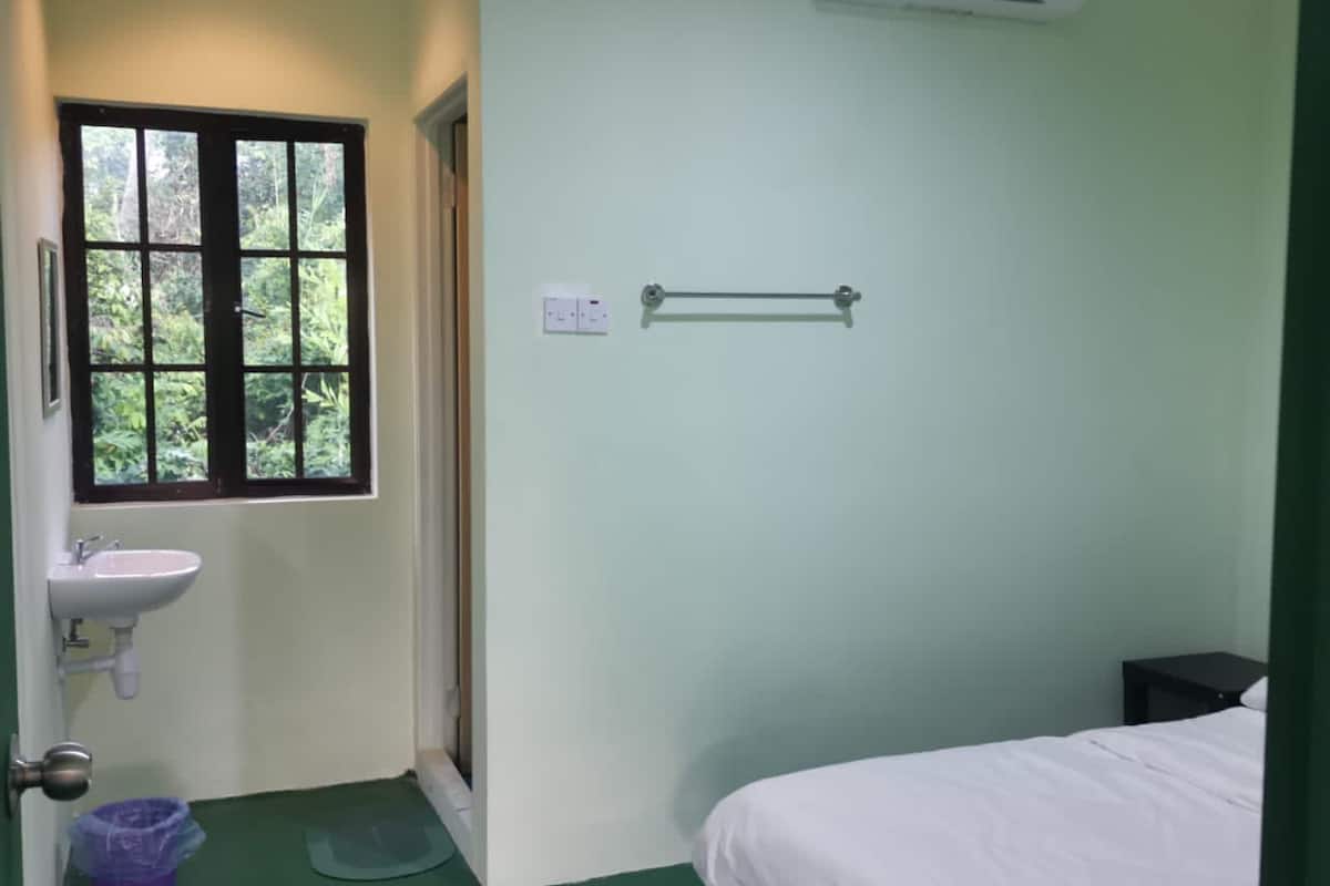Standard Room | Meja