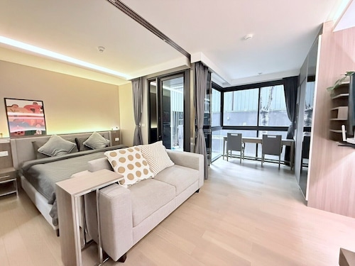 BTS Thong Lor Low-rise Condo City Center