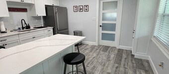 Charming 2-bedroom house in DeBary with AC- Close to highway andhiking Trail