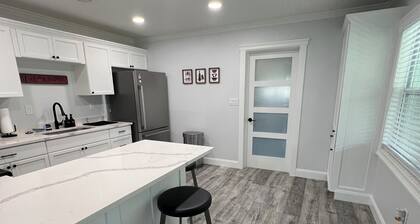 Charming 2-bedroom house in DeBary with AC- Close to highway andhiking Trail