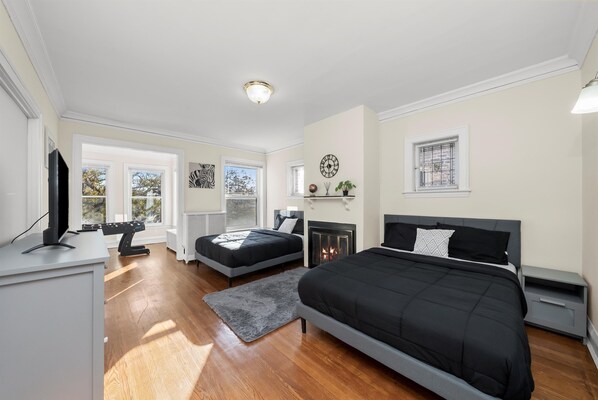 6 bedrooms, desk, iron/ironing board, free WiFi