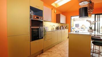 Dishwasher, cookware/dishes/utensils