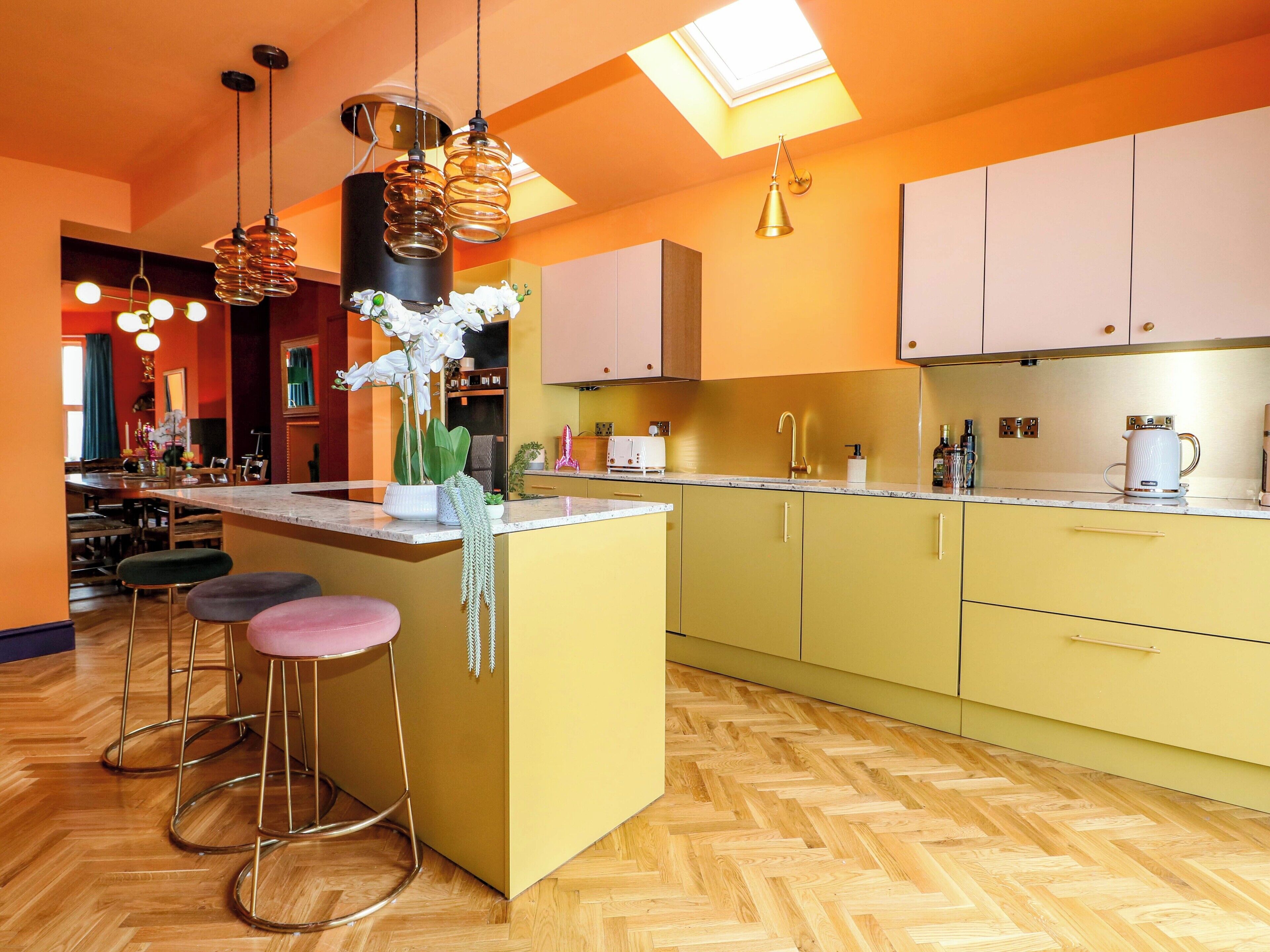 Lave-vaisselle, batterie de cuisine, vaisselle et ustensiles