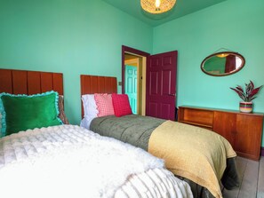 5 bedrooms, individually decorated, individually furnished - Hastings Heights (Hastings)