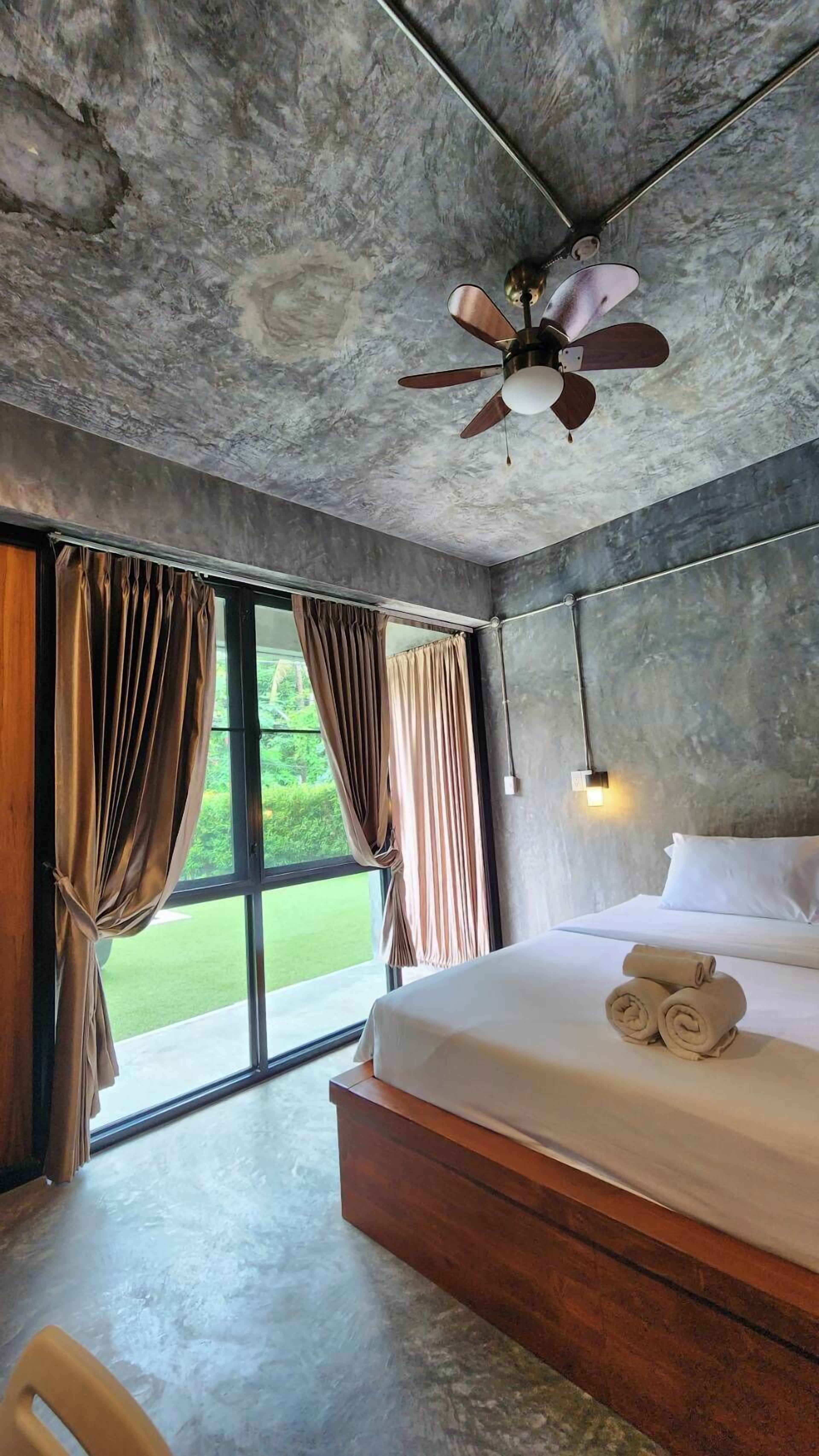 Kamar Twin Basic, balkon, pemandangan kolam renang | Kedap suara dan Wi-Fi gratis