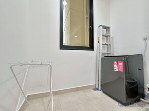 Standard Apartment, 3 Bedrooms, Non Smoking, City View | Laundry