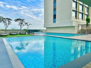 Outdoor pool - Paradigm Residence By Stayrene (Johor Bahru)