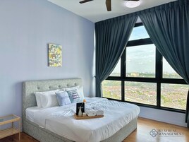 Comfort-íbúð - reyklaust - borgarsýn | Straujárn/strauborð, ókeypis þráðlaus nettenging