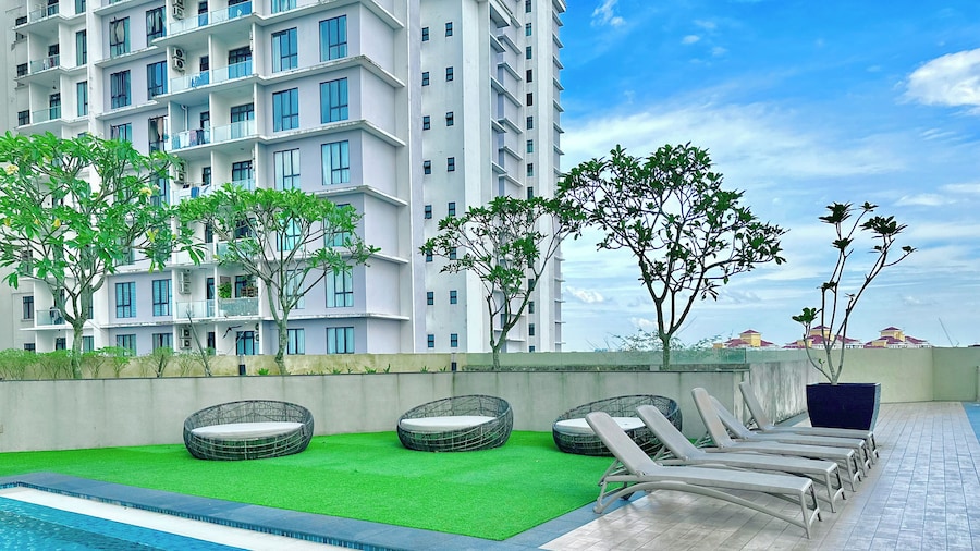 Paradigm Residence By Stayrene