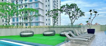 Paradigm Residence By Stayrene