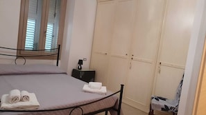 WiFi, bed sheets