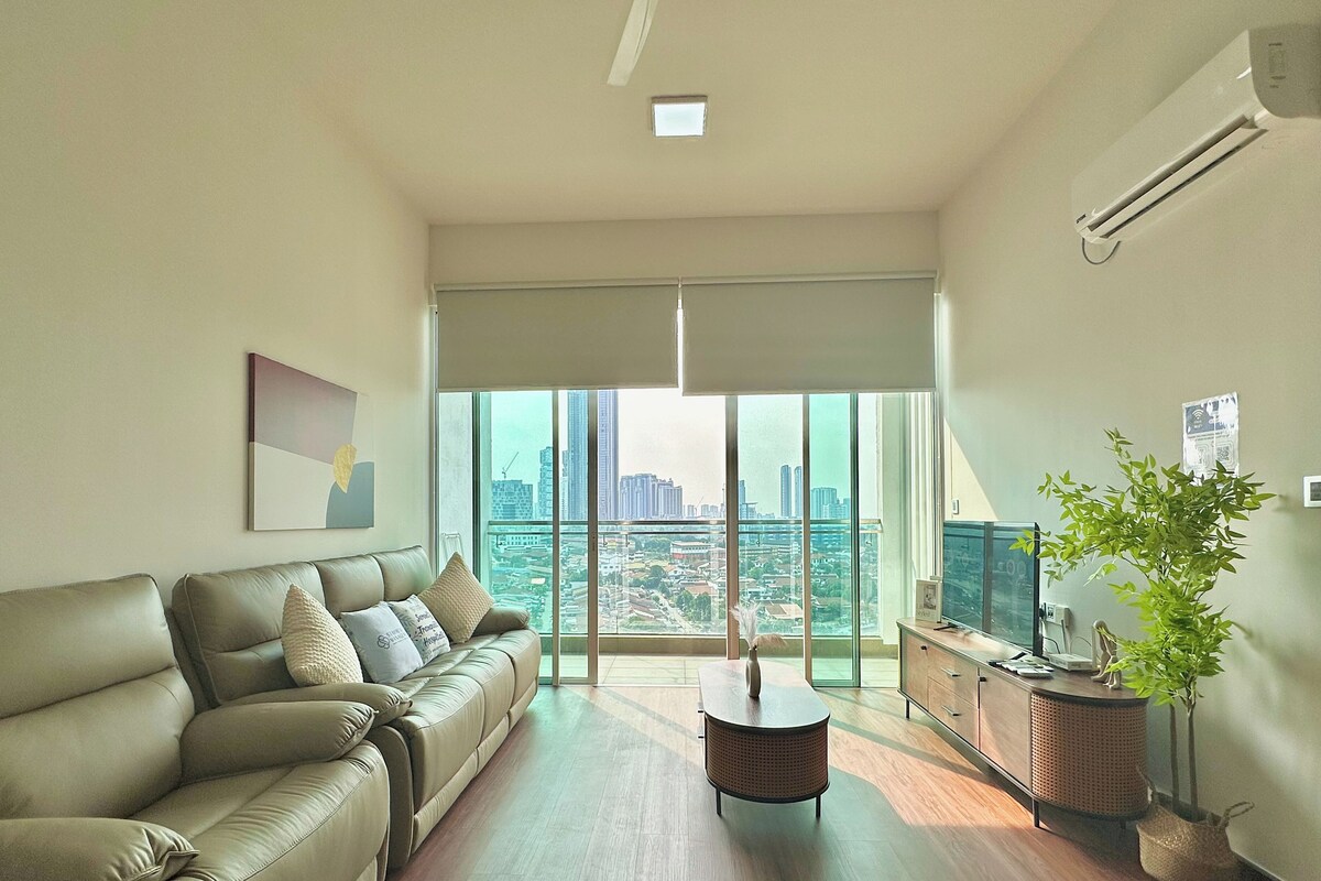 Deluxe Apartment, 2 Bedrooms, City View | Living area