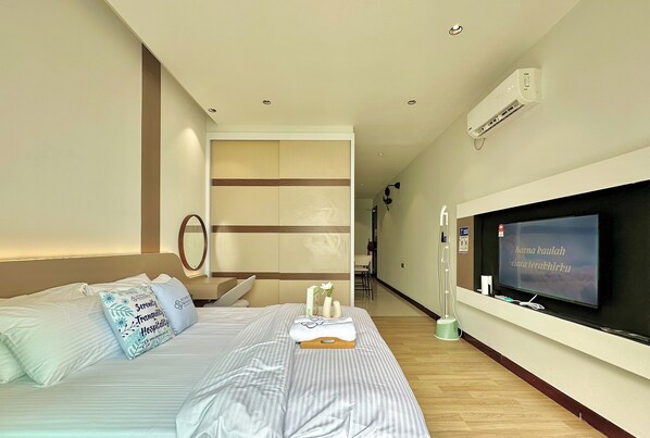 Design Apartment, 3 Bedrooms, Non Smoking, City View | Iron/ironing board, free WiFi