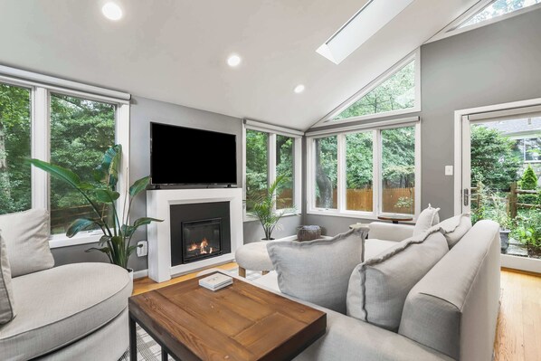 Téléviseur, bureau