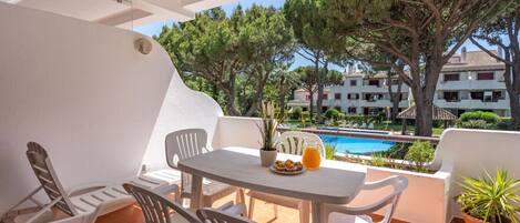 تناول الطعام بالخارج