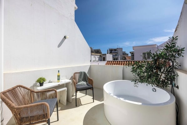 Unclassified image, 1 of 15, button - Cozy 1-bedroom house in the historic old town of Portimão, with an outdoor... (Portimão)