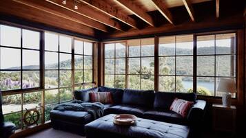 Télévision, cheminée