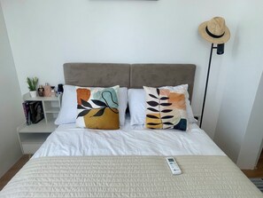WiFi, bed sheets