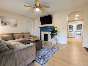 Smart TV, fireplace