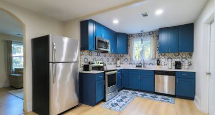 The Crestwood - Stylish Modern 40s era Home. MTR/Family Friendly. 25 min to ATL