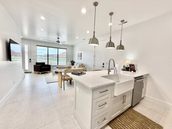 Interior - Fox Hollow, Luxury Family townhome near Zion and Bryce Canyon (Kanab)