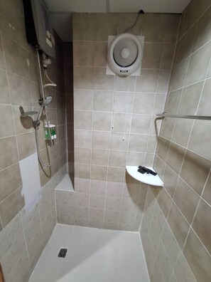 Chambre Simple Standard | Salle de bain