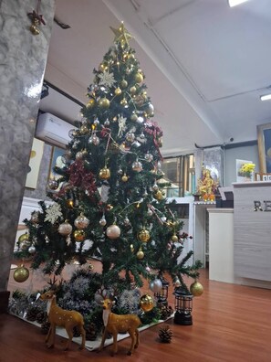 Lobby sitting area - Wow Guesthouse (Bangkok)