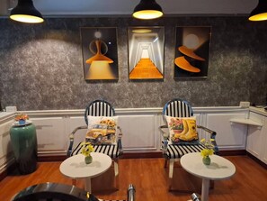 บริเวณนั่งเล่นที่ล็อบบี้