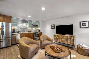 Interior - Contempo - Peaceful and Convenient (Santa Fe)