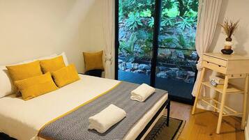 3 habitaciones, tabla de planchar con plancha, internet y ropa de cama