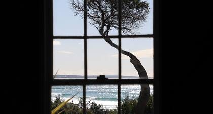 White Shell Cottage | Wood fire & beachfront