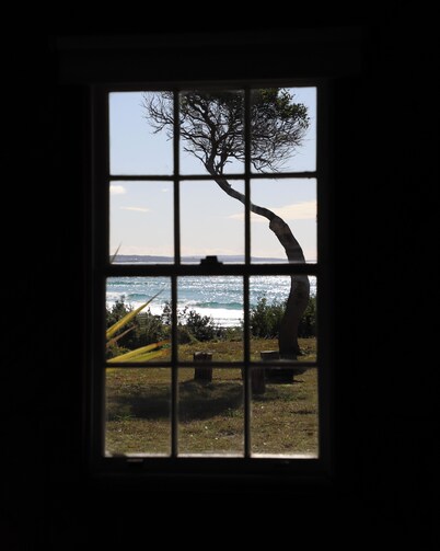 White Shell Cottage | Wood fire & beachfront