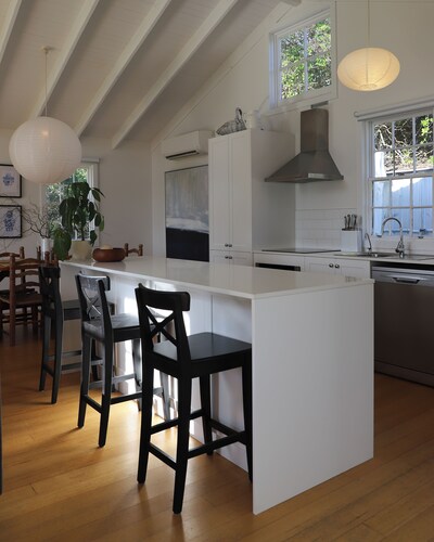 White Shell Cottage | Wood fire & beachfront