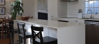 White Shell Cottage | Wood fire & beachfront