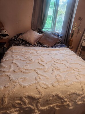 1 bedroom, bed sheets