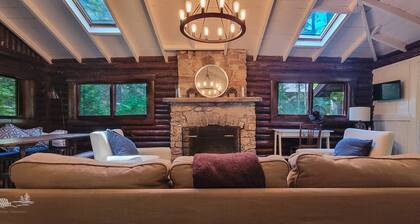 The Hideout: Renovated 1920s Log Cabin in Sprucewold with Association Beach Access & Modern Style