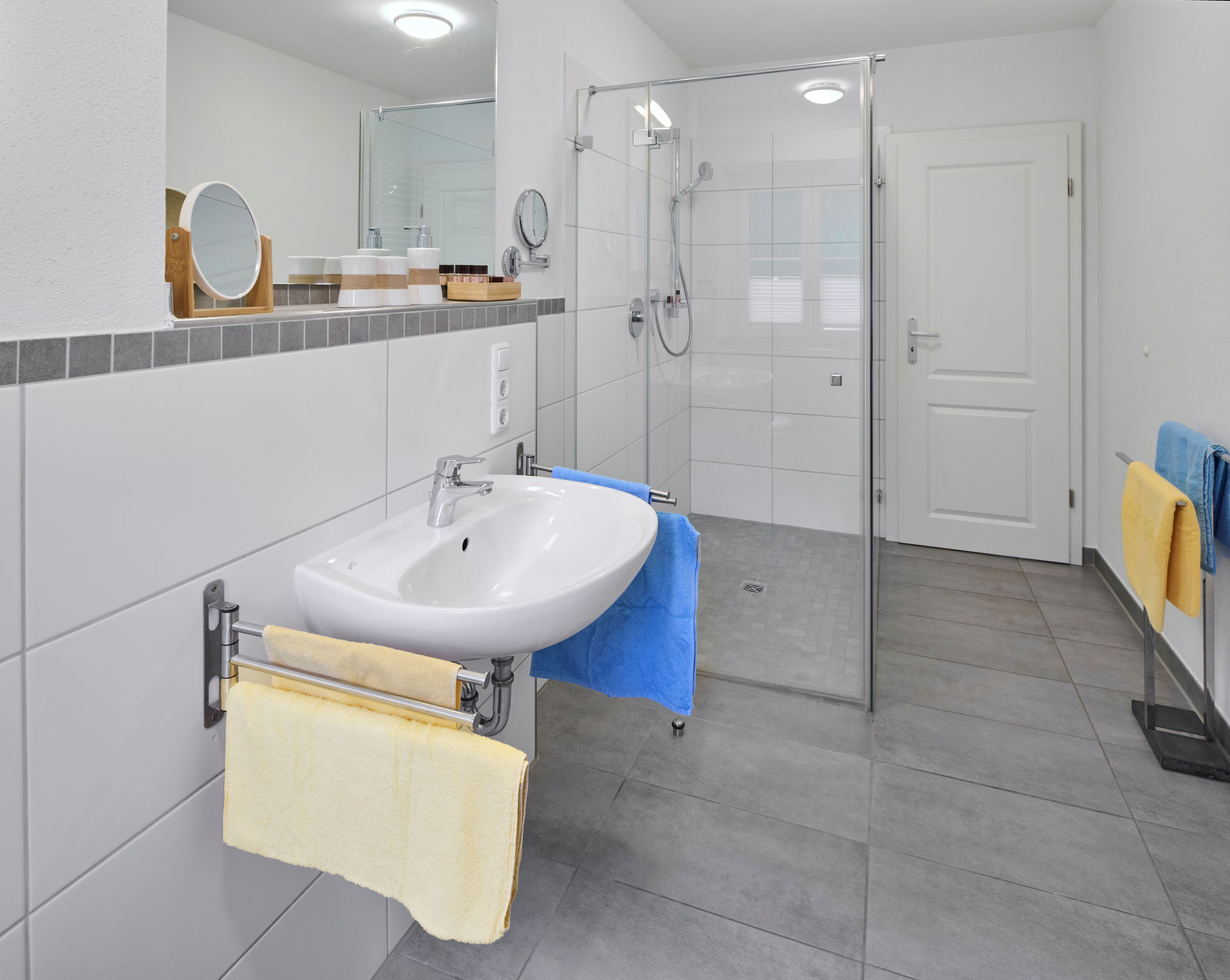 Dusche, Haartrockner, Handtücher