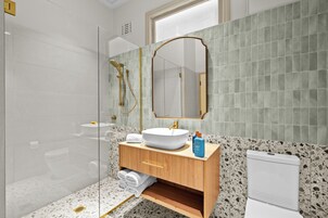 Family Quadruple Room, 2 Queen Beds, Non Smoking | Bathroom | Shower, towels, soap, shampoo