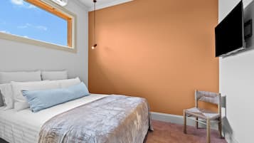 Double Room, 1 Queen Bed, Non Smoking | Iron/ironing board, free WiFi