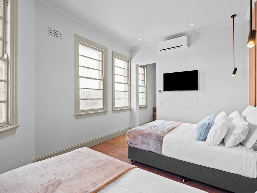 Deluxe Triple Room, Multiple Beds, Non Smoking | Iron/ironing board, free WiFi