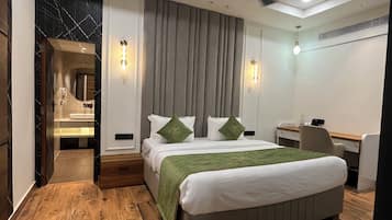 Executive Studio Suite | Minibar, desk, rollaway beds, free WiFi