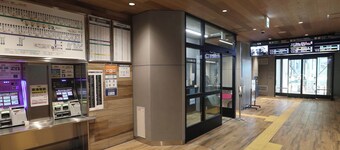 Huge facility with 4 floors for rent / BBQ available anytime / 1 station to Namba station / 14 bedrooms / 28 beds / Sleeps up to 42 people